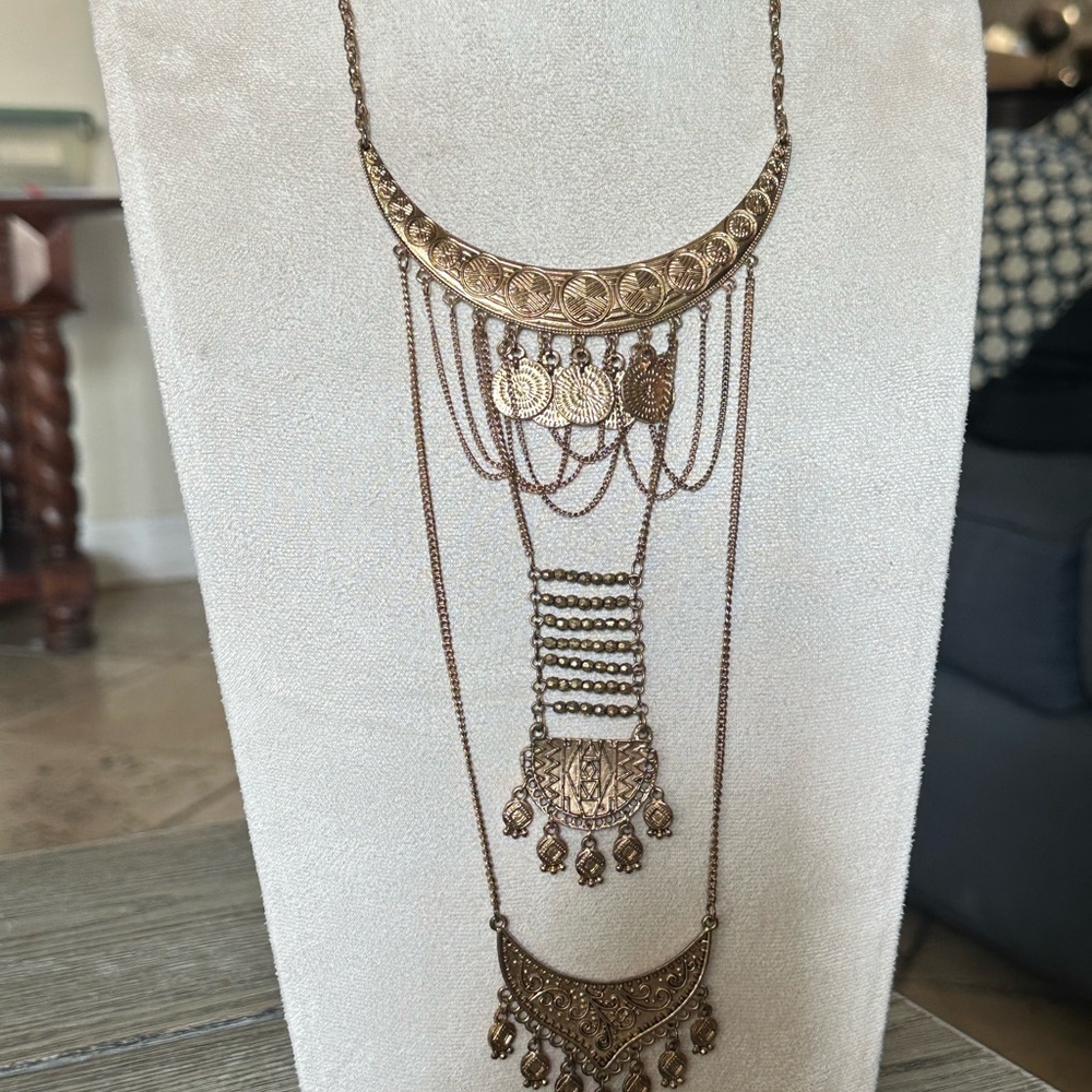 Elegant Gold Statement Necklace